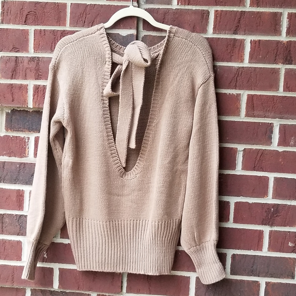 Dance and Marvel adorable sweater tie in v-back